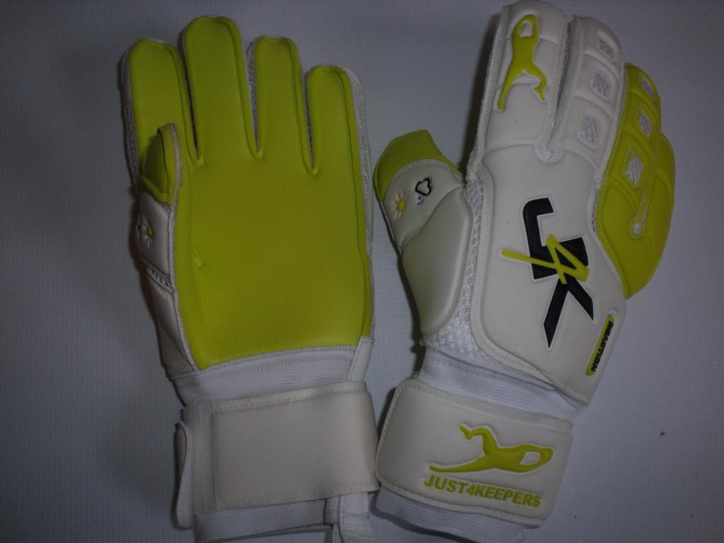 youth goalie gloves with finger savers