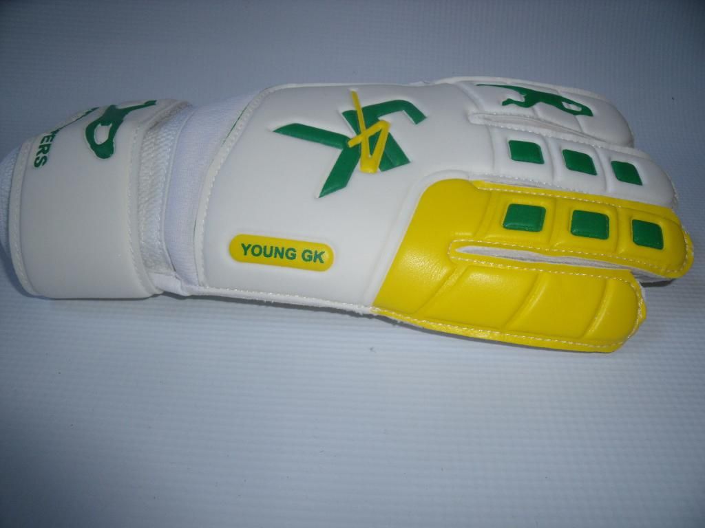 gkn goalkeeper gloves