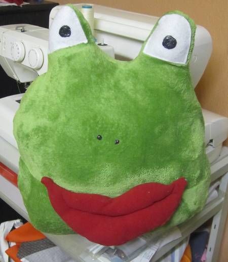 http://i986.photobucket.com/albums/ae349/AdelheidvonSchaf/Froschkissen_zpsedfd09ef.jpg