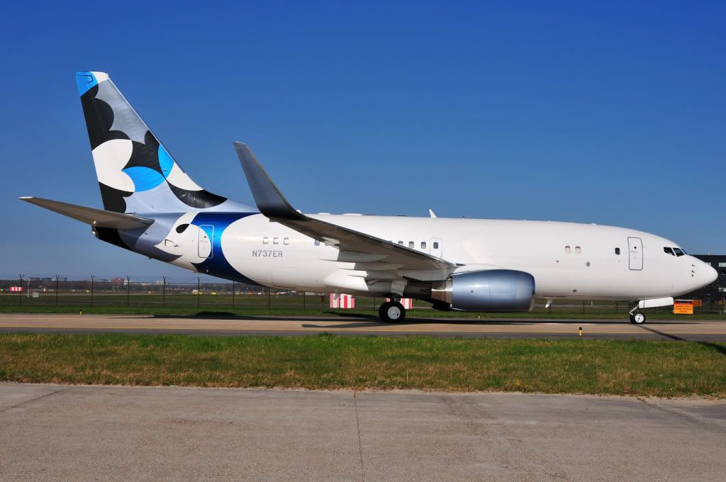 [img width=1024 height=680]http://i986.photobucket.com/albums/ae350/tonjochems/AMS/5397_N737ERB737-BBJCorporateAMS.jpg[/img]